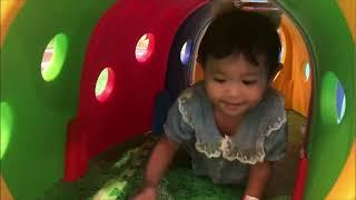 Bermain di playground mall … kakak audrey dan adik aishwa