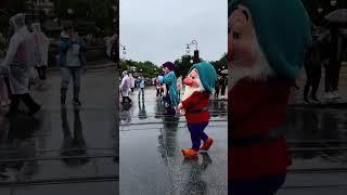 Rainy Day Parade #magickingdom #flackfam #rainyday #shorts #short #shortvideo #shortsfeed #parade