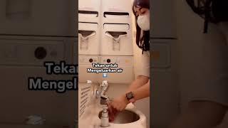 Ngintip Pramugari Cantik Di Toilet