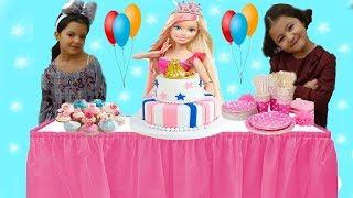 BARBİEYE SÜRPRİZ DOĞUMGÜNÜ PARTİSİ ÇOK EĞLENDİK DANS ETTİK  Happy Birthday Barbie Funniest Kids