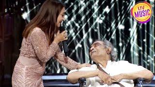 Neha ने Santosh Anand जी को Dedicate किया उन्ही का एक गीत  Indian Idol  5 Star Performance
