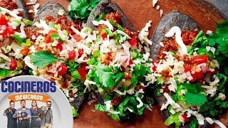 Receta Tlacoyos de haba y requesón con chicharrón prensado  Cocineros Mexicanos