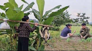 His mother a police officer appeared suddenly with a load on her shoulder