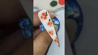 Floral nail art #nailstyle #nailsdesign #nails2inspire #naillacquer #nailswagg #nailinspo