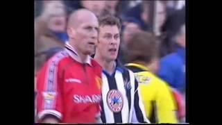 Duncan Ferguson vs Jaap Stam Newcastle vs Manchester United 2000