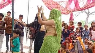dehati bhabhi ka dehati dance hua viral gajab ki thumke lagaye bhabhi ne Katha Bhagwat mein