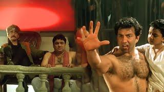 ये मज़दूर का हाथ है कात्या लोहा पिग्लाकर उसका आकर बदल देता है  Movie Name - Ghatak  Action Scene