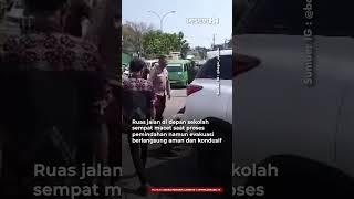 Waduh Gegara Anak Nggak Lolos PPDB Anggota Ormas tutup Gerbang Sekolah Pakai Mobil