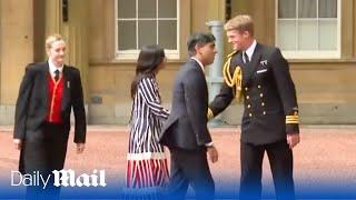 Rishi Sunak arrives at Buckingham Palace as he meets with the King