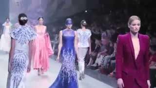 تابعي عرض أزياء Ezra خلال Fashion Forward