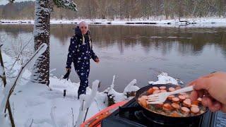 Нашу ДЕРЕВНЮ ЗАМЕЛО снегом а мы с ЖЕНОЙ пошли в лес на зимнюю реку