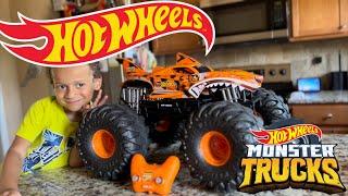 PLAYING WITH THE HOT WHEELS TIGER SHARK NEW BRIGHT MONSTER TRUCK