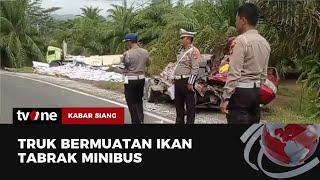 Truk Fuso Rem Blong Hantam Minibus 5 Luka-luka & Satu Tewas  Kabar Siang tvOne