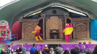 Zoe and Telly sing “You Spin Me” at Sesame Place Pennsylvania’s “Who Said Boo?” Show