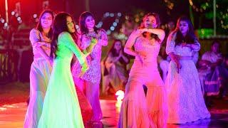 Brides sister and friends Sangeet performance Dil diyan gallan Kamariya Vidhi Bhatia