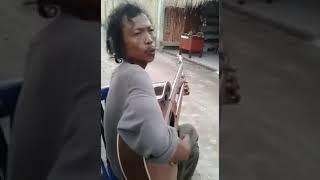 Street guitarist sings Wish You Were Here by Pink Floyd 2018