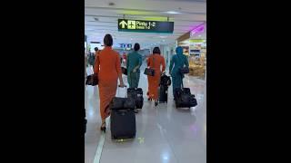 Pramugari2 Cantik Garuda Indonesia di Bandara Ngurah Rai Bali