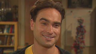 Watch Johnny Galecki on Set of Big Bang Theory in 2007 Flashback