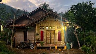 Suasana Pagi Di Dapur Yang Bikin Rindu Penuh Kedamaian. Pedesaan Jawa Barat Garut Selatan Pakenjeng