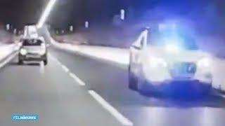 Betrapt Auto met zwaailichten scheurt langs politie in Coentunnel