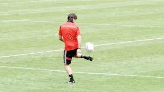 Jogi Löw zaubert Bundestrainer trickst im Training mit Ball  DFB-Trainingslager in Südtirol