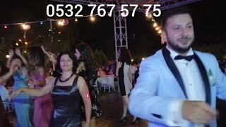 Düğünde gelin damat dansözle dans Edip  eğlendiler