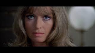 Suzy Kendall -  Luccello dalle piume