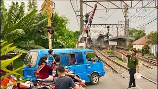 TERPENTOK Perlintasan Kereta api Citayam Depok