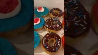 Krispy Kreme doughnuts decoration for the 4 July #doughnut #krispykremedoughnuts