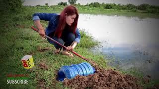 Amazing Smart Girl Make Deep Hole Using Big Plastic Bottle To Catch a Lot Of Eels In Cambodia