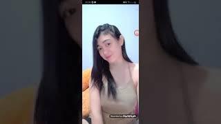 Bigo hot uting cella terlihat  goyang samar tapi mengiyurkan 