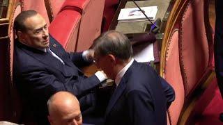 Berlusconi e linsulto a La Russa il video del momento del litigio al Senato