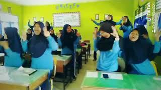 Dj parody anak SMA