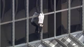 Man climbs Chicagos Accenture Tower FULL VIDEO