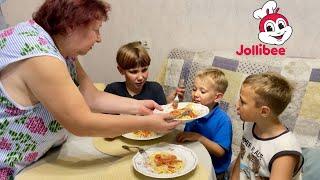 THE KIDS FELL IN LOVE WITH FILIPINO SPAGHETTI ALA JOLLIBEE