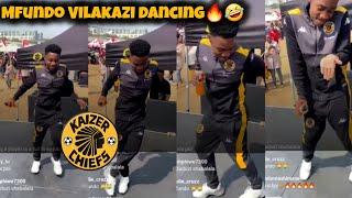 KAIZER CHIEFS YOUNGSTER MFUNDO VILAKAZI DANCING FOR AMAKHOSI FANS