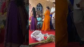 Rani Mukherjee Kajol और Sumona Arrives To Take Blessings of MAA DURGA At North Bombay DurgaPuja2024