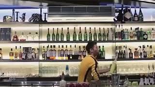 BRUSLI PENJUAL MINUMAN DI BAR