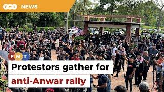 250 protesters join anti-Anwar rally