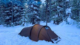 大雪中的热帐篷露营