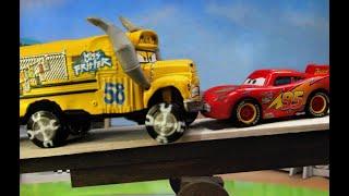 MCQUEEN caught speeding & SHERIFF MISS FRITTER team up in FLORIDA SPEEDWAY OBSTACLE COURSE