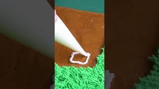 Have a field day with this baseball field cupcake art 