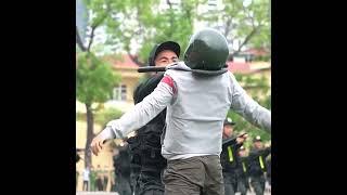 Cảnh sát cơ động dùng gậy tonfa 1 cảnh sát cân 5 yangho #shorts  #canhsatcodong