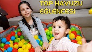 Ceylin ve Cerenin Top Havuzu Eğlencesi - Learn colors with colorful balls finger family colors song