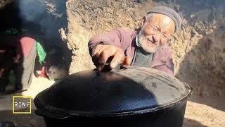 Cold Winter  Old Lovers are cooking chicken soup in a cave  Afghanistan Village Life 4K