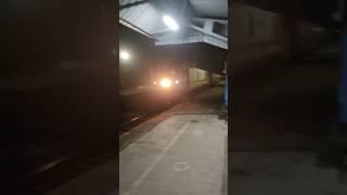 Superfast entry of Kanchankanya express with Honking WAP7 on Chord