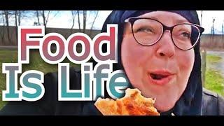 Foodie Beauty Pretends To Be In Danger While Eating Pizza In Park