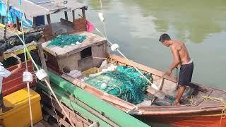 the journey of traditions fisherman  saat cuaca tidak berpihak#karimunkepri #nelayan