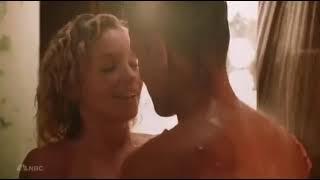 Magnum P.I 05x01 - Magnum and Higgins shower scene