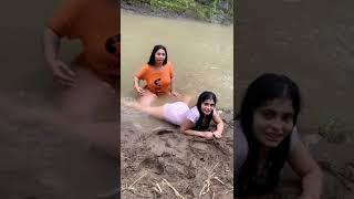 TANTE SEMOK MANDI DI SUNGAI UT*NG NONGOL